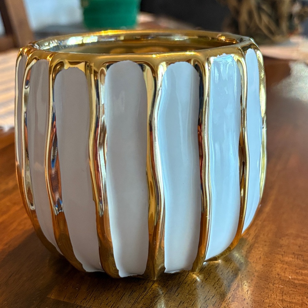 Elegant Gold and White Ceramic Vase